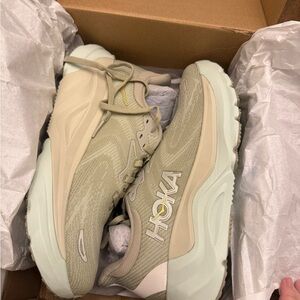 HOKA Arahi 8 Sneakers wome size us9